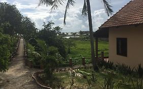 Thái Tân Tiến Resort  2*